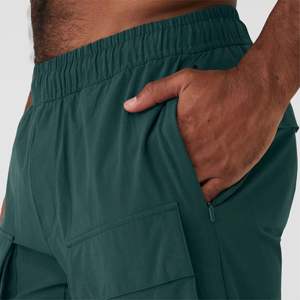 Pantalon Ripstop polyvalent pour homme avec caractéristiques convertibles-Se transforme facilement en short équipé de poches zippées sécurisées - Product Image 4