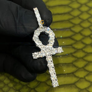 Adorable pendentif croix hip-hop en argent sterling 925 plaqué rhodium, 7 carats de diamants taille brillant VVS, pour fêtes unisexes - Product Image 2