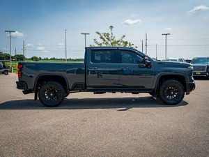 Clean 2025 C h e v r o l e t Silver ado 3500HD LTZ Crew Cab 4WD - Product Image 2