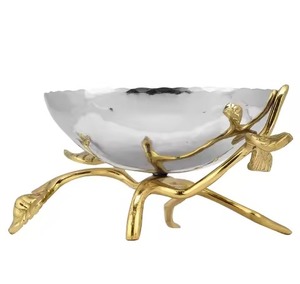 Bol de service en métal élégant, collection de vaisselle pour des tables raffinées - Product Image 1
