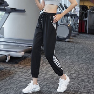 เสื้อสเวตเตอร์ของผู้หญิงขาตรงแบบแห้งเร็วสำหรับวิ่ง - Product Image 3