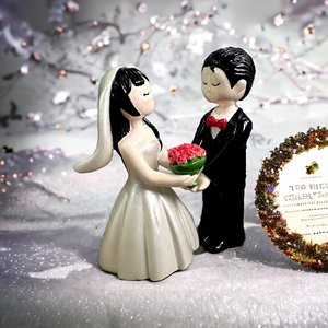 Polyresin Statue for <b>Home</b> <b>Decoration</b> <b>Gift</b> Bride and Groom Wedding Resin Statue Romantic Lovely <b>Decorations</b> for Lovers - Product Image 6