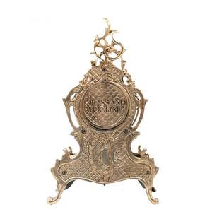 Juego de candelabros y reloj de latón antiguo con acabado envejecido de diseño vintage adornado para una elegante decoración de lujo para el hogar - Product Image 3