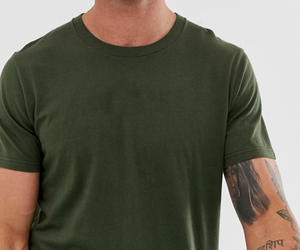 เสื้อยืดผ้าฝ้ายขอบโค้งเข้ารูปสำหรับผู้ชายทรงสลิมฟิตแขนสั้นผ้า100% ริงเกอร์แบบกำหนดเองขายส่ง2025 - Product Image 3