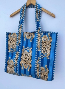 Bolso Tote para Mujer con Estampado de Tigre Indio, Bolso de Hombro Acolchado con Estampado Digital, Accesorio de Moda de Alta Calidad, Tamaño Personalizado, para Todas las Temporadas - Product Image 6