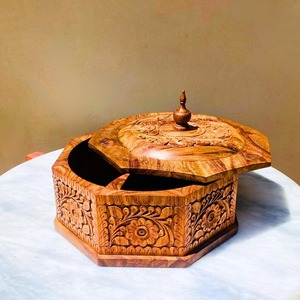 Caja de almacenamiento hexagonal de madera grabada a mano con tapa para uso doméstico y hotelero con precio asequible - Product Image 3