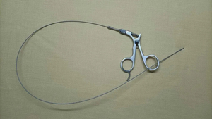 Instrumentos para Cirugía Ósea: Pinza de Agarre Tipo Cocodrilo Flexible Laparoscópica de Acero Inoxidable 5FR X60cm, Set de Instrumentos Eléctricos - Product Image 2