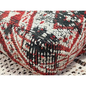 Pouf rectangulaire moderne fait main, motif géométrique abstrait rouge, tissu en coton, coussin de sol mobile, décoration de salle de bain, MA Mother's - Product Image 3