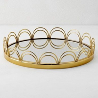 Plateau de rangement décoratif moderne de luxe en verre miroir doré et métal, écologique, pour parfums, bijoux et cosmétiques
