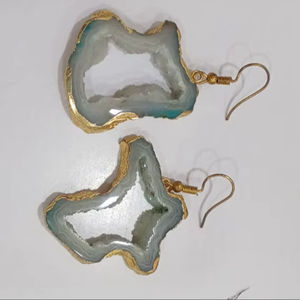 Pendientes Largos Hechos a Mano con Piedras Naturales y Baño de Oro, Joyería de Moda para Mujer, Hechos Principalmente de Latón - Product Image 3