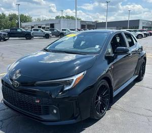 Toyota GR Corolla Core 1.6L I3 12V PDI DOHC Turbo 2023/24 Usado en Buen Estado, Listo para Envío - Product Image 1