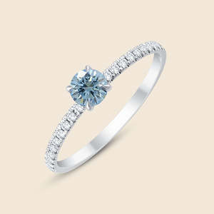Anillo de diamantes redondos microcortados azul hielo cerúleo de 0.3 quilates F-VS en oro macizo de 14K con engaste pavé para novias - Product Image 2