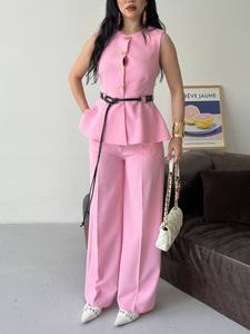 Ensemble de costume en satin rose pour femmes, coupe ample, longueur intégrale, couleur unie, décoration boutonnée, élégant, tenue d'été, sans col, sans manches - Product Image 5