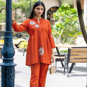 ผ้าเรยอนที่มีน้ำหนักเบาปกคอจีนลำลองสำหรับผู้หญิงใช้ได้ทุกวันมีกระเป๋าสองด้านยาวพิมพ์ลายดิจิตอลแห้งเร็ว - Product Image 1