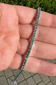 Oferta Especial: Brazalete de Tenis con Diamantes de Moissanita Verde de 3 mm con Baño de Oro sobre Plata 925, Joyería Fina Minimalista a Bajo Precio - Product Image 4
