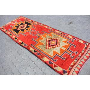 3.3x9.6 ft Rug, Vintage Herki Rug, Turkish <b>Red</b> <b>Wool</b> Solid Rug - Product Image 2