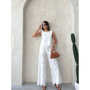 Pantalones Bordados para Mujer, Elegantes y con Detalles de Bordado Intrincado - Product Image 3