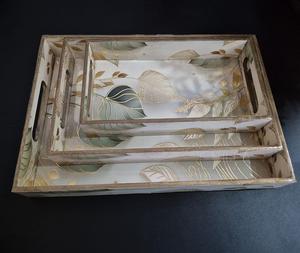 Ensemble de trois plateaux de service rectangulaires de style antique, finition imprimée et émaillée avec base en bois MDF pour un usage domestique - Product Image 2