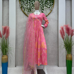 Vente en gros de robe de créateur de couleur Signature en fausse Georgette de qualité supérieure avec doublure intérieure raffinée et détails en dentelle exquise - Product Image 1