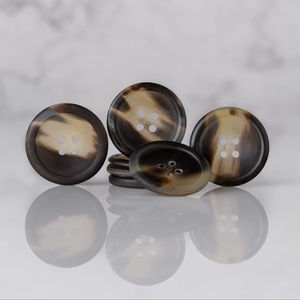 Botones de Cuerno de Búfalo Natural al por Mayor, Acabados y Coloridos para Accesorios de Ropa, Alta Calidad - Product Image 1