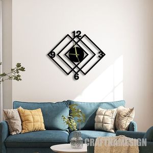 Horloge murale moderne à face unique en métal Fer Quartz Design suspendu avec motif scénique pour salon mariage ou décor Diwali - Product Image 1
