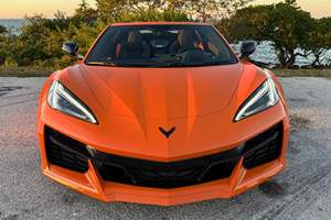 Corvette Z06 Cabriolet 3LZ 2023, V8 de 670 ch, peinture orange teintée Amplify, en option - Product Image 2