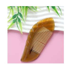 Peigne en corne naturelle, outil durable et écologique fait main, finition lisse et polie, fabriqué à partir de corne, parfait pour le toilettage quotidien des cheveux - Product Image 3