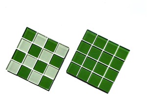 Ensemble de dessous-de-verre en mosaïque de verre faits à la main au design unique - Écologique pour la protection de la table de la cuisine, du bureau et de la maison - Product Image 2