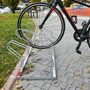 Support de stationnement pour vélos en acier galvanisé ECO, quatre pièces, 140 x 40 cm, barre de stationnement réglable, support vertical pour vélos - Product Image 2