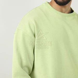 Sweat-shirt ample et confortable en tissu doux, avec une sensation de douceur et un style décontracté pour tous les jours. Sweat-shirt basique ample. - Product Image 5