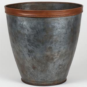 Maceta de cuero galvanizado artesanal con acabado en tono plateado Artesanal hecho a mano que ofrece interiores decorativos de temporada - Product Image 4