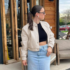 Chaqueta de lana transpirable para mujer, ropa de invierno, con botones de manga larga recortada, logotipo personalizado, estilo Letterman corto - Product Image 6