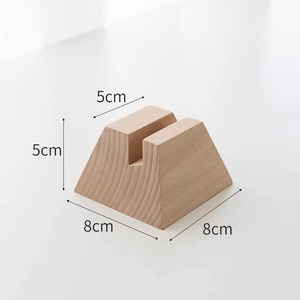 Elegante soporte de joyería gris con diseño de cuentas blancas, perfecto para exhibir collares, pulseras y pendientes con estilo - Product Image 4