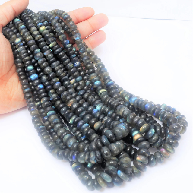 สีดำเงางาม