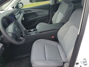 2023-2025 Motor Sedán 2.5L Euro IV, Caja de Cambios Automática, Tracción en las Cuatro Ruedas, Volante a la Izquierda, Asientos de Cuero, Neumáticos R18, Techo Solar Panorámico - Product Image 5