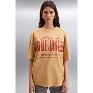 T-shirt à col rond surdimensionné imprimé City Tema en coton biologique 100% pour femmes ETHIQUET MALIKA - Product Image 1
