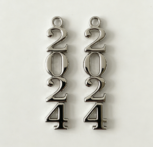 Breloques métalliques personnalisées avec numéro d'année, pendentifs en alliage plaqué argent poli pour bijoux de remise de diplôme, porte-clés et projets de bricolage - Product Image 6
