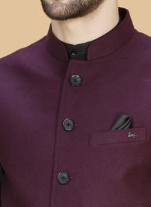 Gilet de costume pour homme en bordeaux, best-seller, pour les mariages, les fonctions traditionnelles, les fêtes et les événements du soir, disponible à la vente - Product Image 3