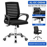 Chaise de bureau moderne noire en maille avec accoudoirs en boucle, base chromée et roulettes pour bureaux informatiques, bureaux à domicile et salles de réunion