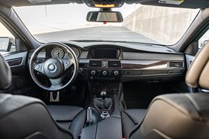 BMW 535i xDrive Sports Wagon 2010 USADO, Volante a la Izquierda/Derecha - Product Image 4