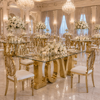 Table et chaises de réception modernes de luxe LOVE en acier inoxydable avec lettres dorées brillantes pour mariage et événements