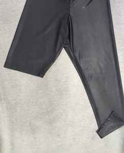 Leggings de Yoga Cortos de Una Pierna, Precio Razonable, Nuevo Diseño, Transpirables, Hechos en Pakistán - Product Image 3