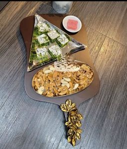 Platos modernos para aperitivos de fiesta para ocasiones festivas con cuencos de inmersión para ocasiones - Product Image 1