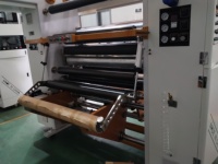 Machine de laminage sans solvant à écran tactile PLC avec contrôle automatique de la tension