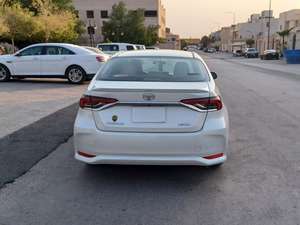 รถยนต์โตโยต้าแคมรี่ไฮบริด LE AWD ปี 2022 สภาพดีเยี่ยม เบาะหนัง 5 ที่นั่ง ระบบควบคุมความเร็วอัตโนมัติ ไฟหน้าแบบฮาโลเจน กล้อง 360 องศา ระบบพาโนรามา - Product Image 4