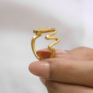 Anillo de boda de diamante de moissanita de corte redondo TCW 0,14 Anillo de piedras preciosas de eternidad único en oro sólido para mujer - Product Image 5