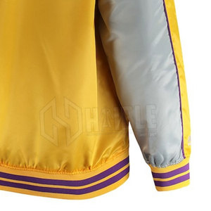 เสื้อแจ็คเก็ตเบสบอลสไตล์วินเทจสำหรับผู้หญิงขายส่ง สีเหลืองกุหลาบ ผ้าซาติน พิมพ์ลายตัวอักษร สำหรับฤดูใบไม้ร่วง - Product Image 6