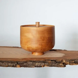 Vente en gros Urne funéraire ronde moderne en bois fabriquée à la main avec couvercle finition naturelle souvenir commémoratif pour animal de compagnie ou humain du Vietnam - Product Image 1