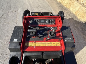 Chargeuse compacte sur chenilles à essence Toro DINGO TX1000N 2026 avec moteur, pompe et roulement à commande logique programmable (PLC) - Product Image 5
