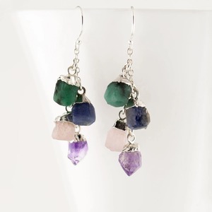 Boucles d'oreilles en pierres précieuses émeraude naturelles brutes non coupées, plaqué or 18 carats, crochet de pendaison en laiton massif, boucles d'oreilles à crochet de galvanoplastie en or - Product Image 3